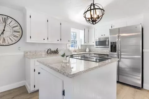 14 Barquentine Dr, Plymouth, MA 02360