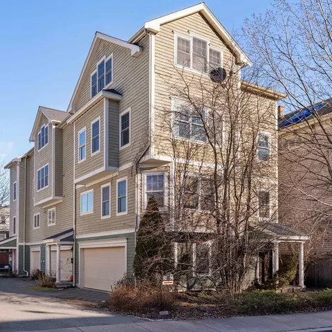 92 Chestnut St #2, Brookline, MA 02445