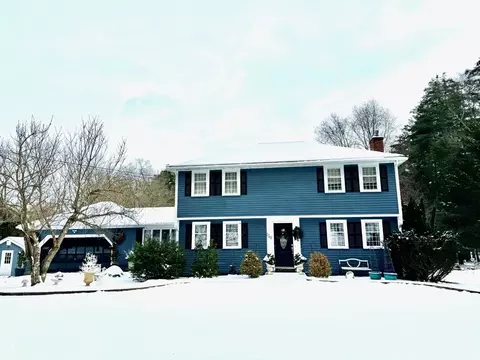 110 Maple St, Stow, MA 01775