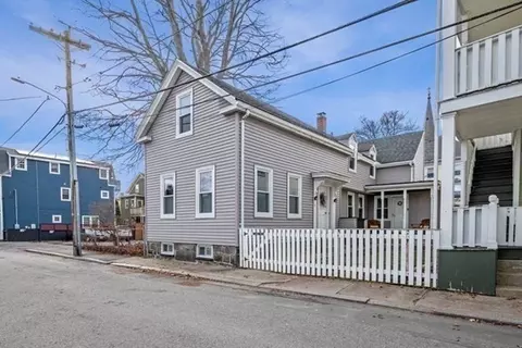 16 Herbert St, Salem, MA 01970