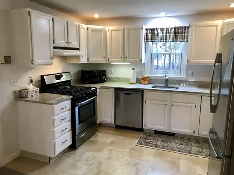 16 Sugar Pine Cir, Mashpee, MA 02649 photo 11