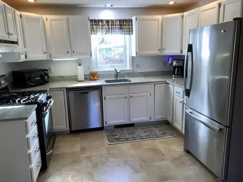 16 Sugar Pine Cir, Mashpee, MA 02649 photo 10