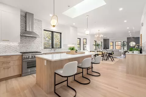 144 Holland St #2, Somerville, MA 02144