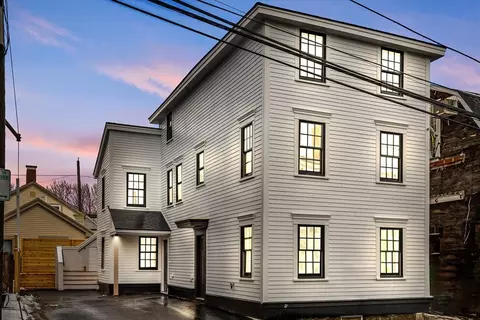 26 Market St #2, Newburyport, MA 01950