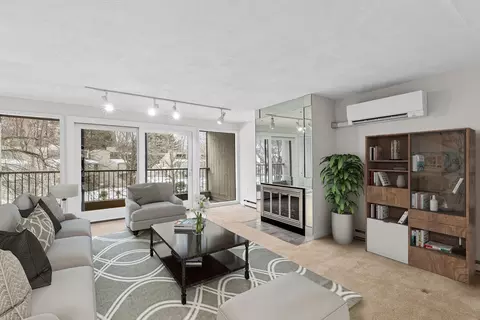 18 Mill Pond #18, North Andover, MA 01845