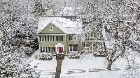 50 Barrett St, Needham, MA 02492 photo 2