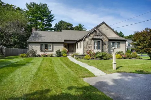 94 Green St, Medfield, MA 02052