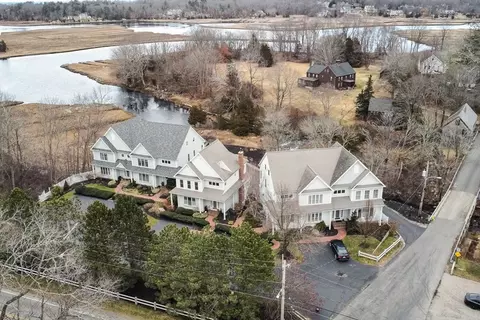430 S Main St #3, Cohasset, MA 02025