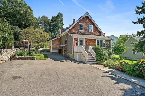 6 Cushing St, Hull, MA 02045