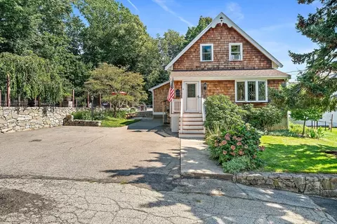 6 Cushing St, Hull, MA 02045 photo 2