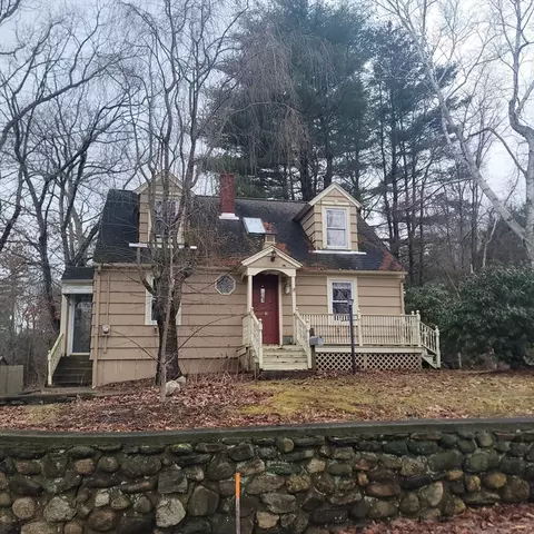 36 Wallace Rd, Sturbridge, MA 01566