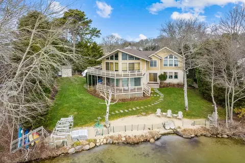 365 Lakeside Dr W, Barnstable, MA 02632