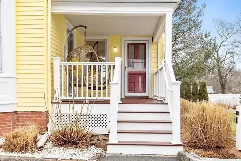 11 Vine St, Beverly, MA 01915 photo 3