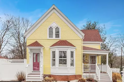 11 Vine St, Beverly, MA 01915 photo 2