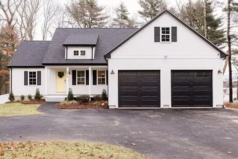 570 Elm St E, Raynham, MA 02767