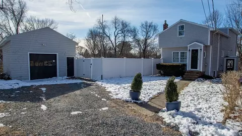166 Cliff Ave, Swansea, MA 02777