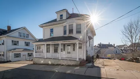 6 Beacon St, Gloucester, MA 01930