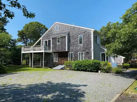 28 Vickers St, Edgartown, MA 02539