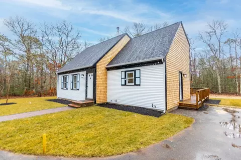 390 Hayway Rd, Falmouth, MA 02536
