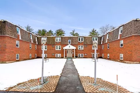 870 Haverhill St #4B, Rowley, MA 01969