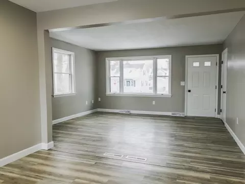 11 Champlain Ave, Springfield, MA 01151 photo 3