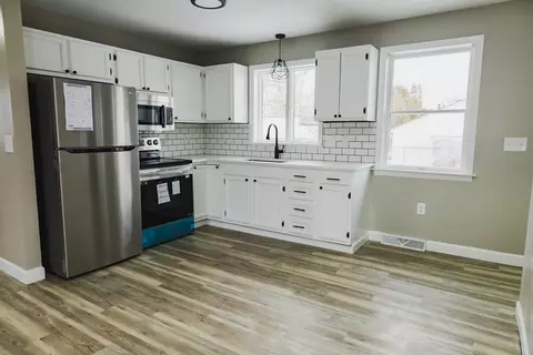 11 Champlain Ave, Springfield, MA 01151 photo 5
