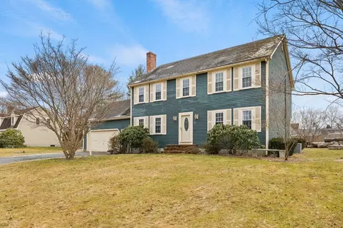 77 Pioneer Cir, Attleboro, MA 02703