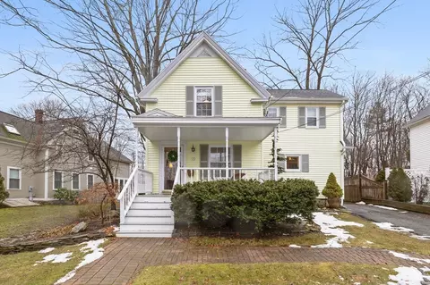 89 Pine St, Andover, MA 01810