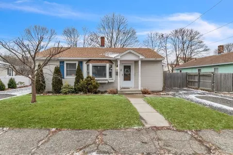 15 Blackstone Rd, Weymouth, MA 02191