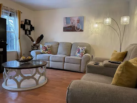 36 W Bay Path Ter, Springfield, MA 01109 photo 11