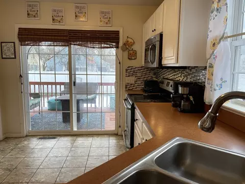 36 W Bay Path Ter, Springfield, MA 01109 photo 5