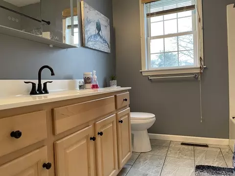 36 W Bay Path Ter, Springfield, MA 01109 photo 18