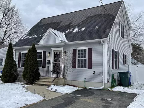 36 W Bay Path Ter, Springfield, MA 01109 photo 2