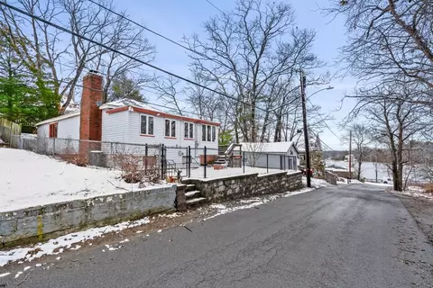 9 Castle Rock Rd, Saugus, MA 01906
