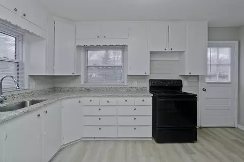 70 Coleman St, Springfield, MA 01109 photo 2