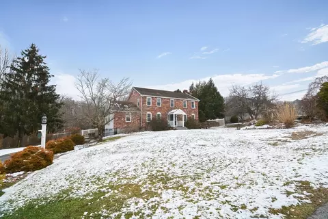 39 Fox Run Rd, Bellingham, MA 02019