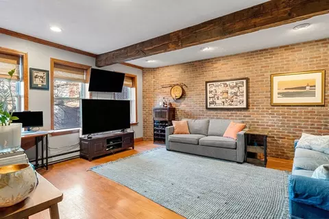440 Hanover St #4C, Boston, MA 02113