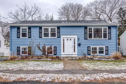 31 Running Brook Rd, West Roxbury, MA 02132