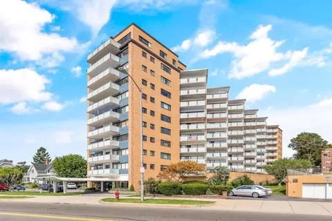 300 Lynn Shore Dr #209, Lynn, MA 01902