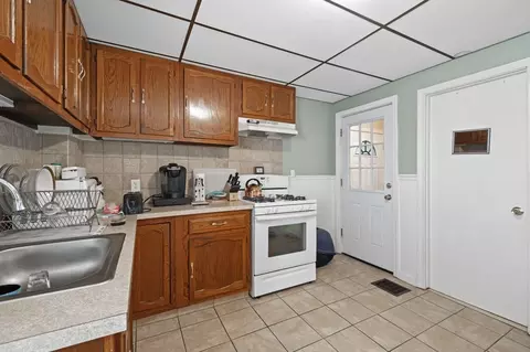 18 Chestnut, Everett, MA 02149 photo 5