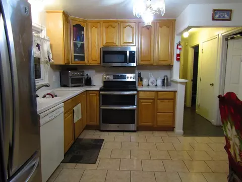 8 Kay St, Worcester, MA 01602 photo 4
