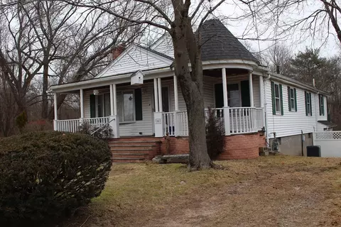 4 Miriam Dr, Attleboro, MA 02703