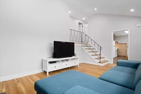 75 Hooper Rd, Dedham, MA 02026 photo 4