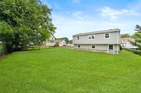 75 Hooper Rd, Dedham, MA 02026 photo 2