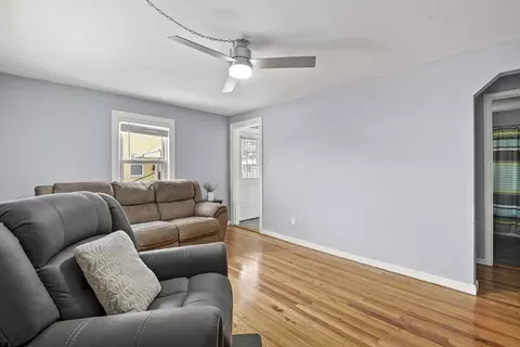 19 Ives St, Worcester, MA 01603 photo 6