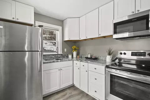 19 Ives St, Worcester, MA 01603