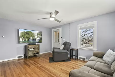 19 Ives St, Worcester, MA 01603 photo 5