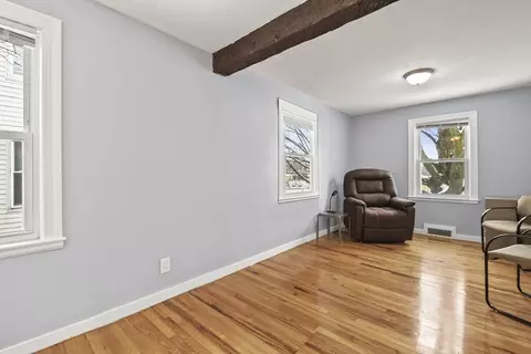 19 Ives St, Worcester, MA 01603 photo 9