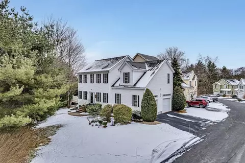 6 Queen Of Roses Ln #101, Uxbridge, MA 01569