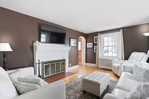 1045 Greendale Ave, Needham, MA 02492 photo 10